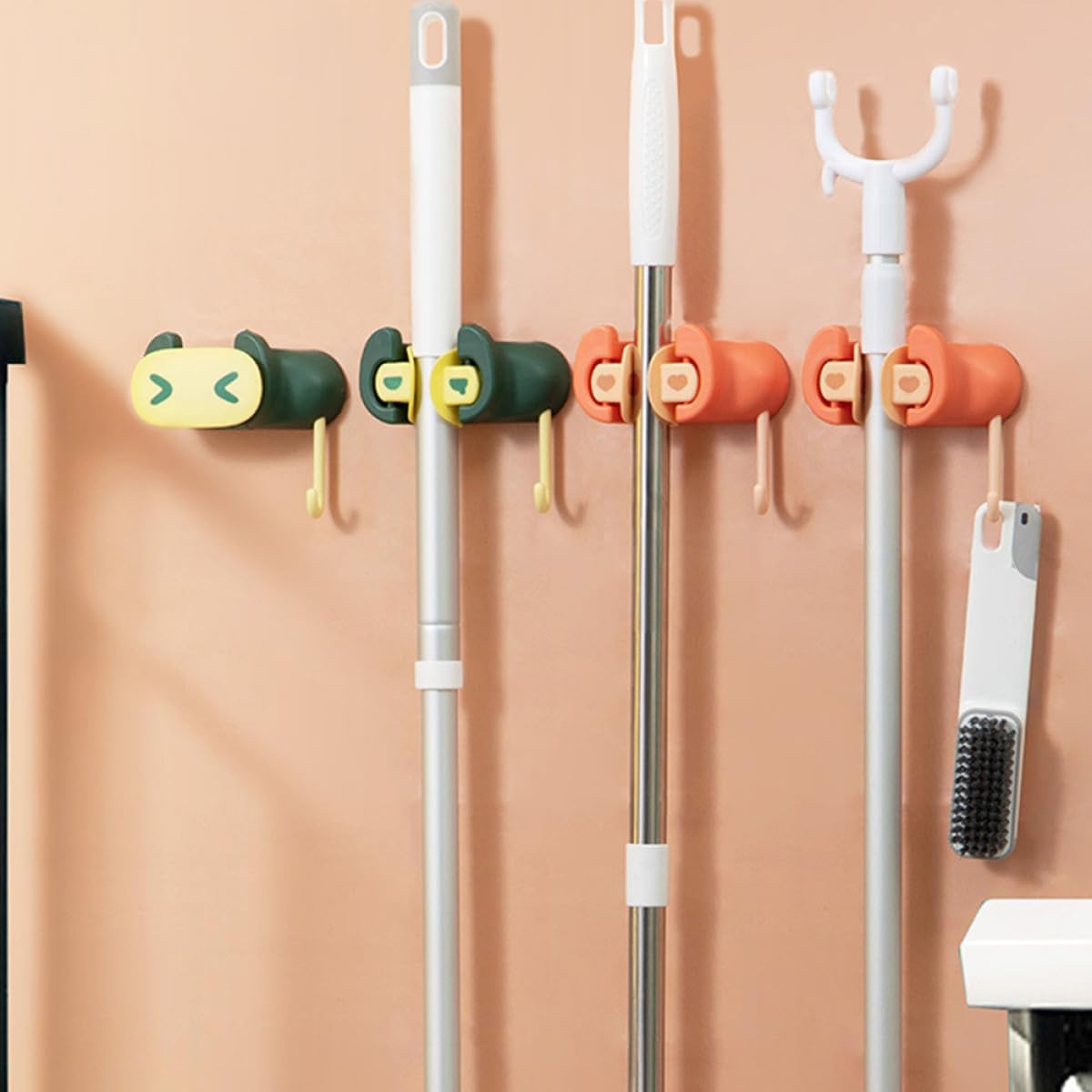  VICASKY Lot De 2 Porte-serpillères Sans Perçage En Plastique Résistant, Support Mural Adhésif Vert Et Orange, Organisateur De Buanderie Polyvalent Pour Balais, Serpillières Et Accessoires